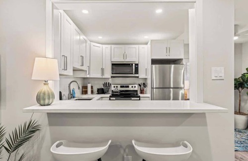 Conshohocken Apartment | Radiant 2 King Bed 1 Bath Condo w/Free Parking