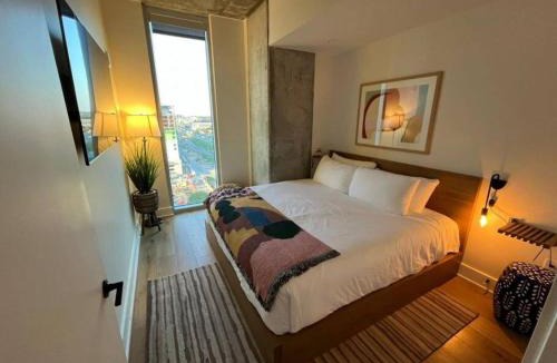 Rainey Street Historic District House | Rainey St -Luxury 1BR - Top Amenities -RT Pool -17