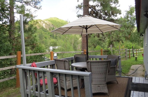 Peshastin Cottage | Ranchito with horses & privately owned river beach access 5 miles away.