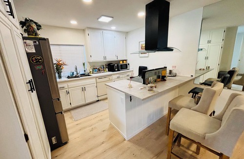 University City House | RARE FIND in a beautiful location La Jolla-Entire house Newley remodelled, pool