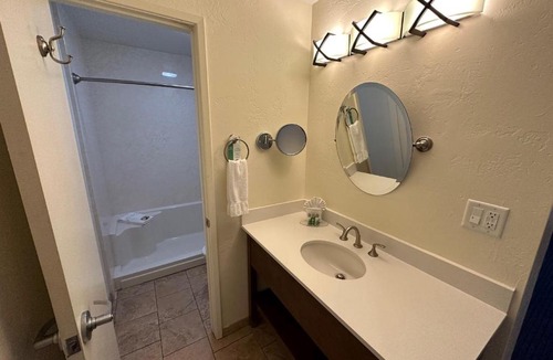 Tusayan Hotel | Red Feather Lodge/Hotel