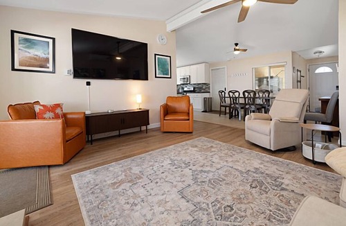 Serra Mesa House | Relax in the Hot Tub/Patio of Sunshine Getaway!