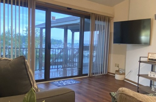 Gypsum Condo | Relax on beautiful Catabwa, Lake Erie in West Harbor