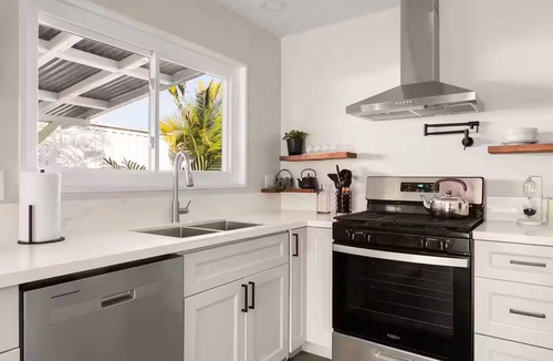 Clairemont House | Relaxing Palms, Private Pool, Hot Tub, FirePit, 15 min to Beaches, Zoo, DT, MCRD