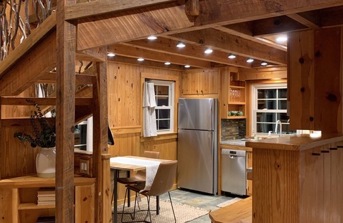 Fort Payne House | Remodeled Cabin near DeSoto State Park & Mentone
