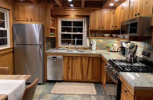 Fort Payne House | Remodeled Cabin near DeSoto State Park & Mentone