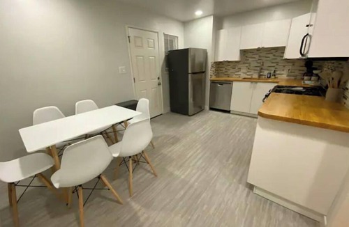 North Clairemont Apartment | Remodeled Duplex with King Bed and 2x twin XL's.