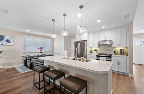 Clairemont Mesa House | Remodeled Family Friendly Home w/Pool Table, King Bed, Parking