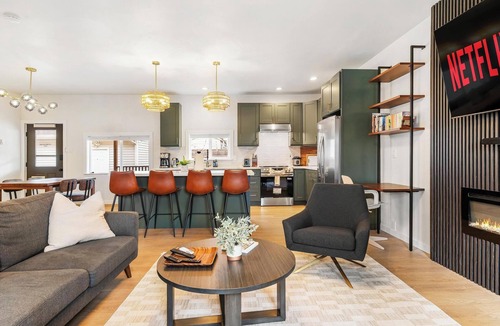 Parkland House | Rent 2 homes Modern LUX 4bds/3bath w/Arcade by JBLM/PLU/Korea Town