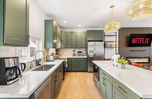 Parkland House | Rent 2 homes Modern LUX 4bds/3bath w/Arcade by JBLM/PLU/Korea Town