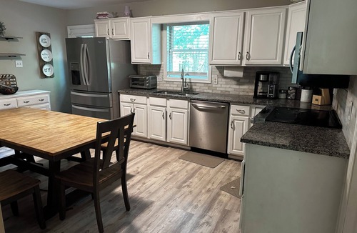 Sybertsville House | Resort Family Friendly Home 5-minute walk to the beach at Eagle Rock!