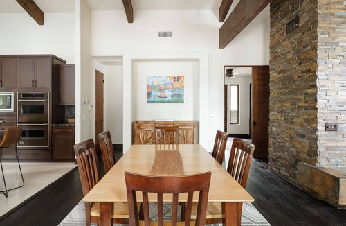 Lake Hodges House | Resort-Style 5 BR Retreat in Lake Hodges W Pool, Jacuzzi, Grill, Volleyball Court