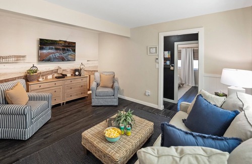 Point Loma Heights Apartment | RESORT-STYLE! Hot tub, Fire pit, BBQ, 3/1.5 ba, Lndry, Prking, Toys, EV, Pets ok