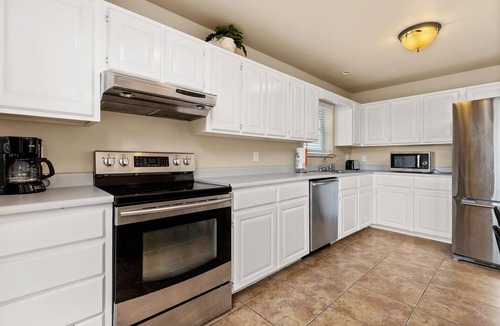Canyon Lake House | Reunion Beach Lakefront Getaway Hot Tub, Fire Pit, Walk to Water