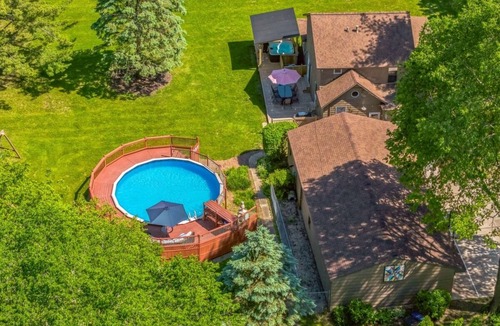 Lyndon House | Riverfront, swimming pool, hot tub, pickleball court, basketball, billiard
