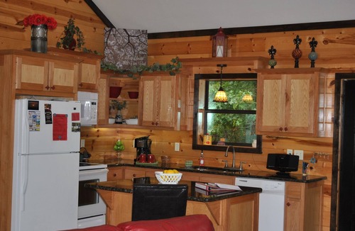 Octavia Cabin | Romantic Couples Cabin! Enjoy breathtaking sunrise views and quiet seclusion.