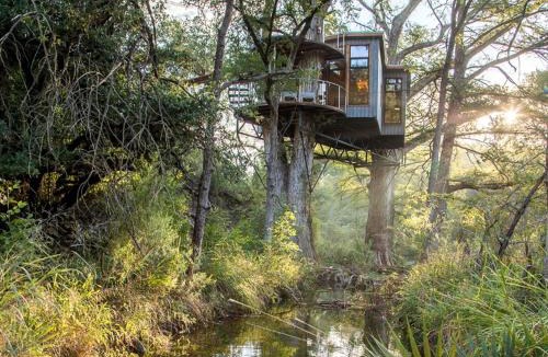 Spicewood House | Romantic Tree House Rental with Soaking Tub near Austin in Spicewood, Texas