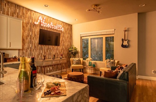 Haynes Area Villa | Rooftop Bliss | Karaoke & Games | Near Broadway