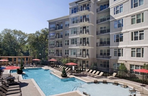 Piedmont Heights Apartment | ROOFTOP VIEWS! Relax in our stylish and bring apartment in Atlanta