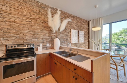 Little Italy Apartment | Rooftop w/Views: Modern Little Italy Townhome