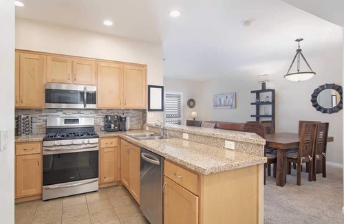 Pacific Terrace Condo | Roomy Gaslamp Condo with Pool