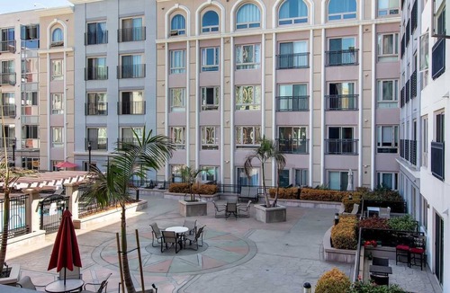 Pacific Terrace Condo | Roomy Gaslamp Condo with Pool