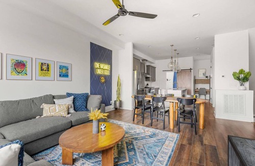 Hurwood Heights Condo | Rosedale ~ Huge New Condo ~ 3BR + Bonus ~ 3 Miles to Broadway ~ Near GEODIS Park