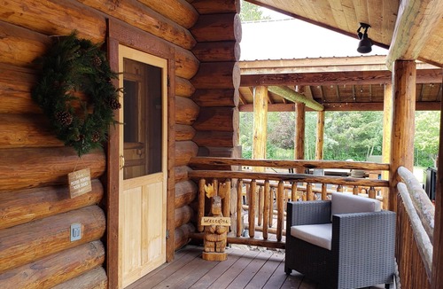 West Glacier Ski Chalet | Rustic 1 bedroom, 1 bath, 2 minutes from the West Glacier Park