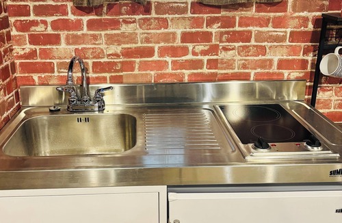 White Oak Apartment | Rustic apartment Great for traveling workers or visiting family in town.
