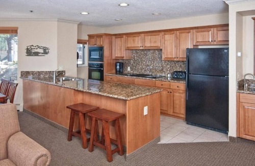Tahoe Village Apartment | Rustic Mountain Retreat w/Hot Tubs, Sauna & Family Lounge l 3 Rooms w/Kitchen