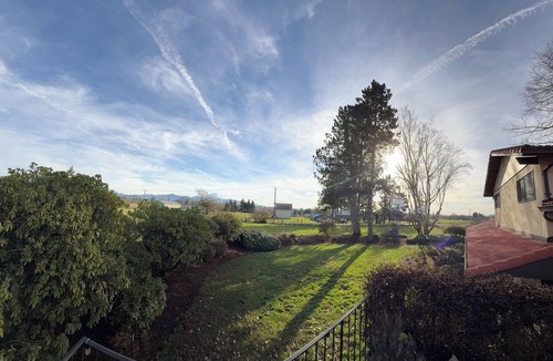 Enumclaw House | Rustic villa vacation rental near Mount Rainier with farm charm,