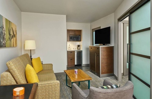 Civic Core Resort | San Diego CA | Gaslamp Eats & Bay Breezes | Pool + Gym