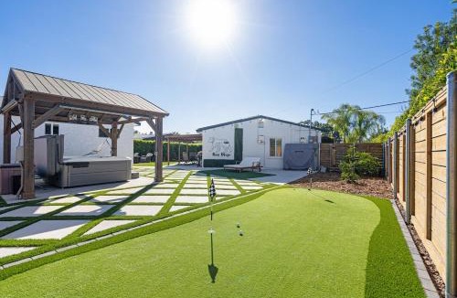 North Clairemont House | San Diego Chill House with Jacuzzi-Golf-Game Room