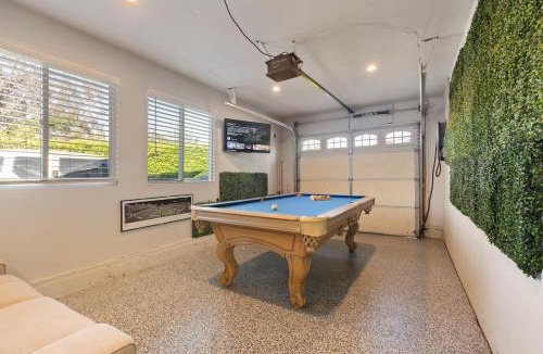 North Clairemont House | San Diego Chill House with Jacuzzi-Golf-Game Room