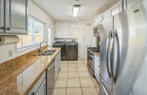 North Clairemont House | San Diego Home - Mission Beach, Views & Relax!