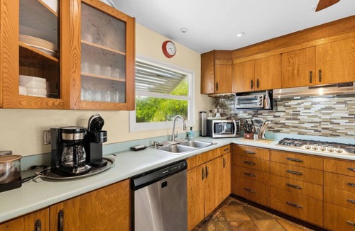Clairemont House | San Diego Local Stay|Sleeps 10 |Pool+Jacuzzi