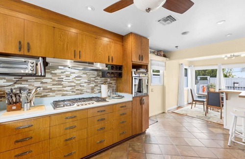 Clairemont House | San Diego Local Stay|Sleeps 10 |Pool+Jacuzzi