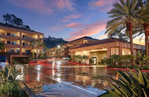 Mission Valley Hotel | San Diego Retreat: Cozy Room by SeaWorld with Pool | 4 Family Rooms