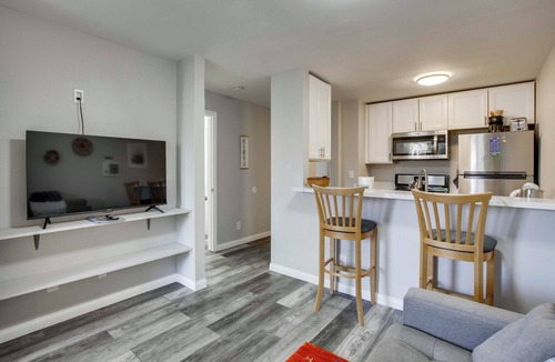 Mission Valley West Apartment | San Diego Studio w/Pool Access, 5 Mi to Comic-Con