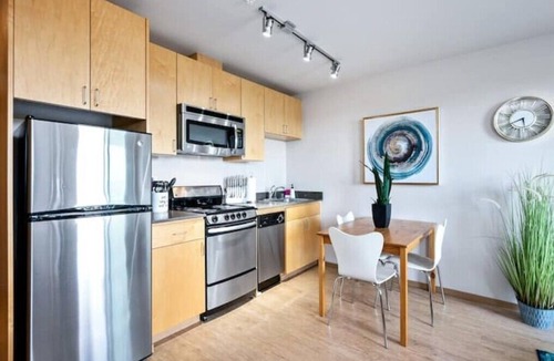 North Beacon Hill Apartment | Seattle Studio - Top-Floor Mt. Rainier Views - In-Unit W/D - Monthly