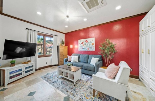 University City House | Secluded Garden Cottage Walk to Shops + 55” TV