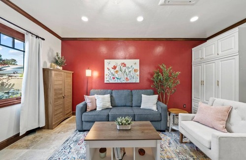 University City House | Secluded Garden Cottage Walk to Shops + 55” TV