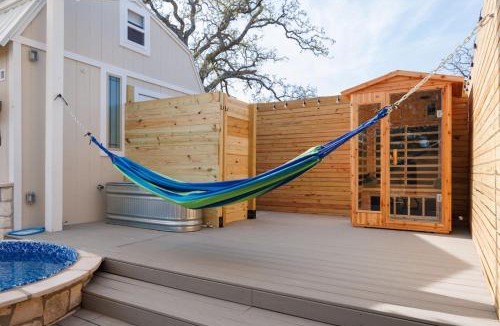 Wimberley Villa | Secluded Luxury Couples cabin Sauna Pool