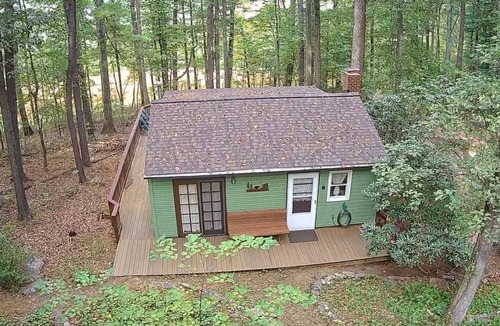 Aspers Cabin | Secluded Orchard Cabin | Mountain Views, Wineries, & Peaceful Escape