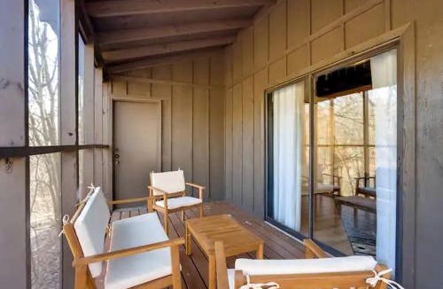 Gentry House | Secluded Studio Getaway with Outdoor Living and Trails Near Siloam Springs, Gentry, AR