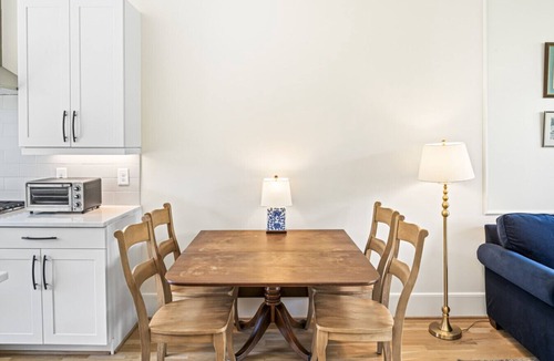 Summerhill Villa | Second Floor Balcony | EV Charger |King Bed