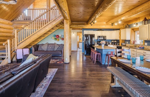Moab South Valley Cabin | SENDERO - Sleeps 17, trailer parking, hot tub, playground, gorgeous views!