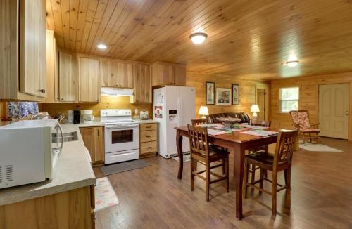 Fort Payne House | Serene & Secluded Alabama Cabin w/Covered Deck!
