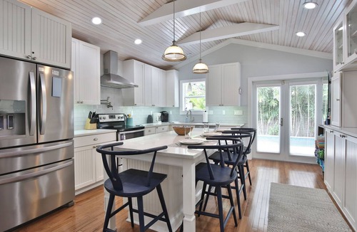Meadows House | Shady Palms | Historic Charm Private Pool & Effortless Island Style 2BD/2.5BA