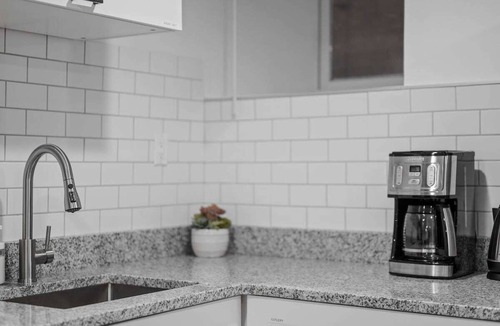 Shadyside House | Shadyside/Pittsburgh, Modern & Quiet 1 Bedroom Apartment with Free Parking
